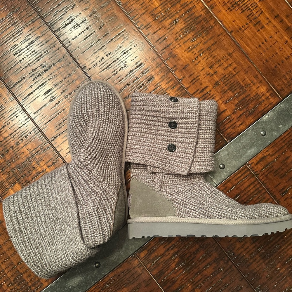 NWOB UGG Gray Knit Winter Boots